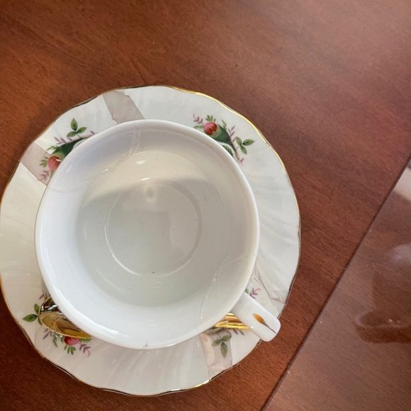 Vintage Lynns Fine China Teacup and Saucer with Gold Tone Spoon - Picture 11 of 12